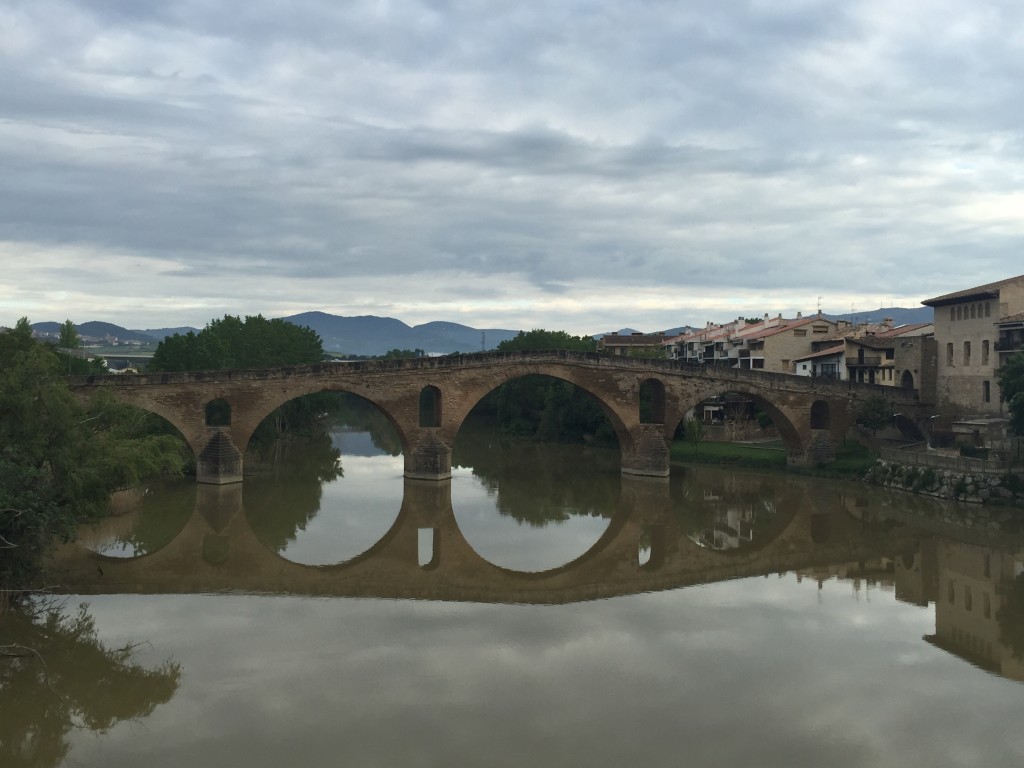 queen bridge puente la reina