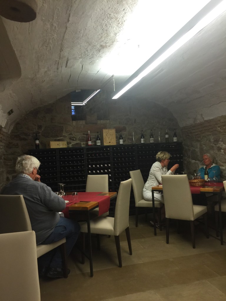 Los Arcos: Last night I had dinner in a restored 17th century building's wine cellar