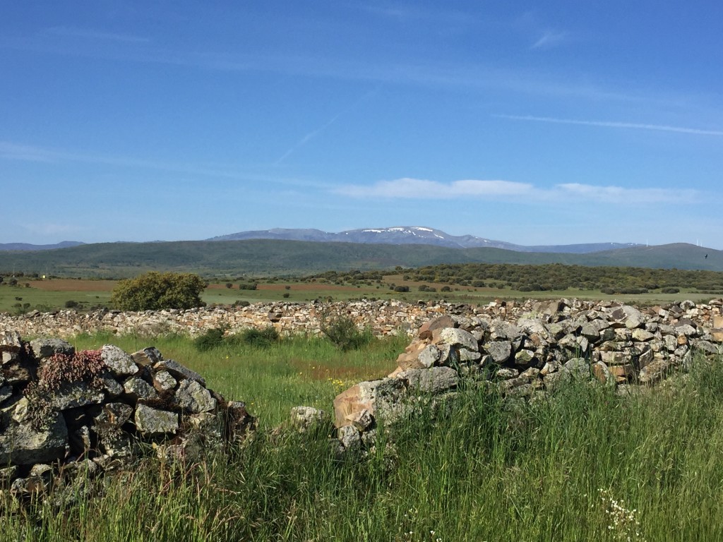 Day 27 - Astoga to Rabanal Del Camino | Camino de Santiago | The blue sky, cool morning air and countryside is calling me